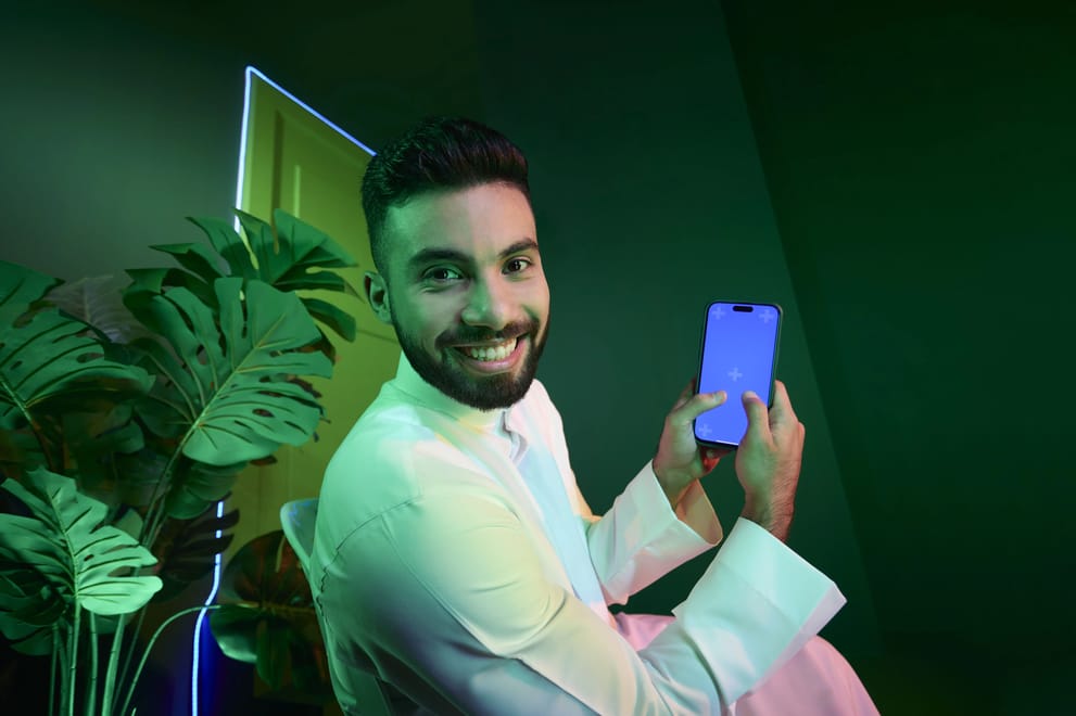 Man using his phone on a Salam mobile add-on pack for uninterrupted data in Saudi Arabia